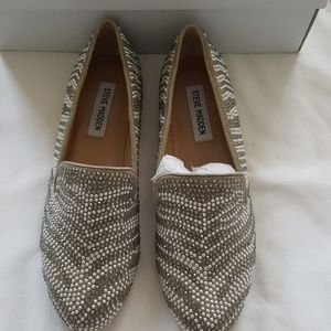 BRAND -NEW STEVE MADDEN NWOT STUDDED SHOES